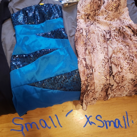 Dresses - Picture 3 of 4